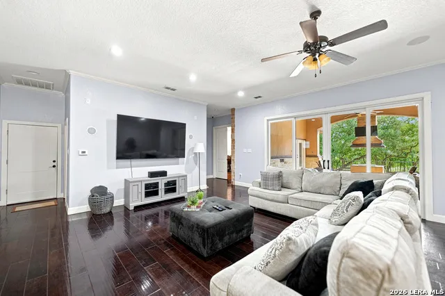 1357 PRIVATE ROAD 3702 San Antonio, TX 78253
