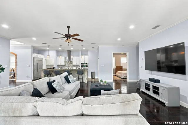 1357 PRIVATE ROAD 3702 San Antonio, TX 78253