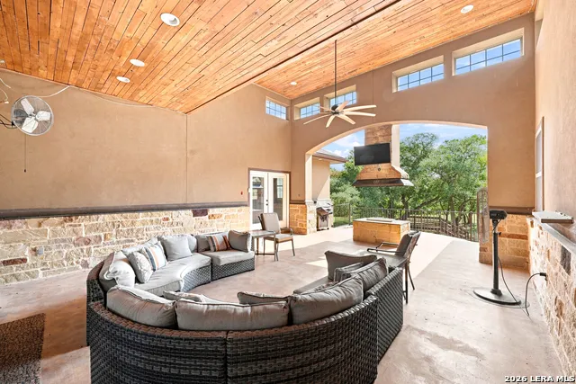 1357 PRIVATE ROAD 3702 San Antonio, TX 78253