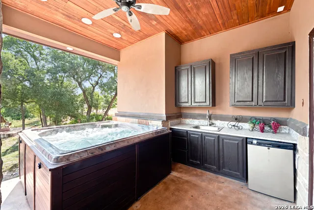 1357 PRIVATE ROAD 3702 San Antonio, TX 78253