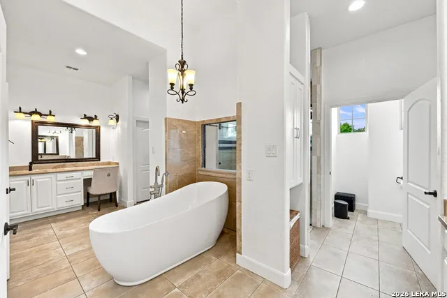 1357 PRIVATE ROAD 3702 San Antonio, TX 78253