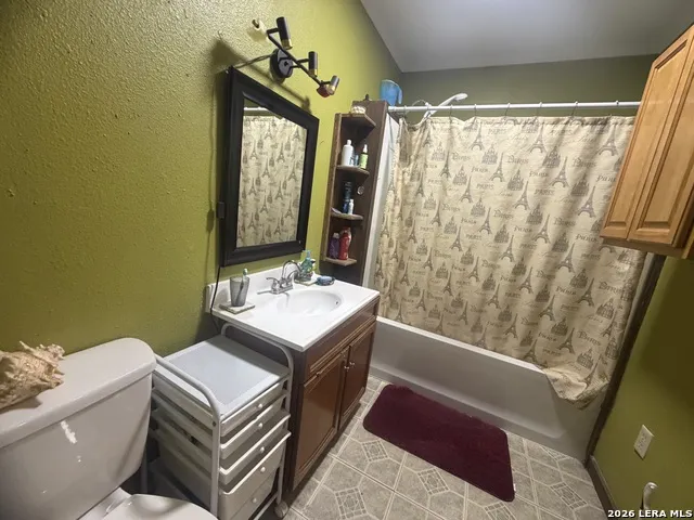 2366 Royal Oaks Poteet, TX 78065