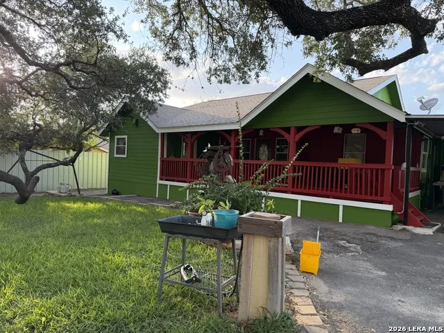 2366 Royal Oaks Poteet, TX 78065