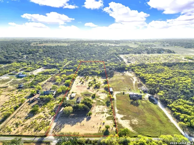 386 County Road 763 Devine, TX 78016