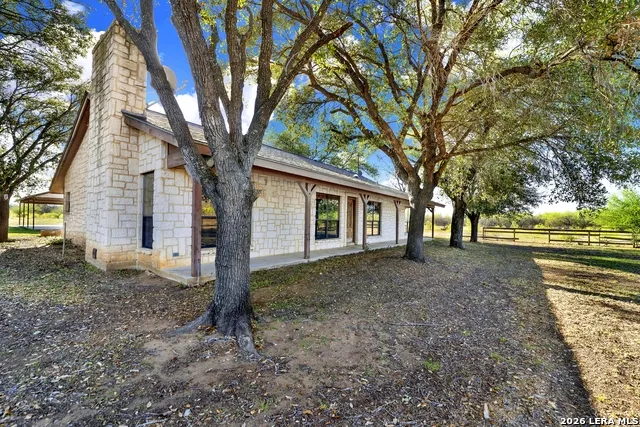 386 County Road 763 Devine, TX 78016