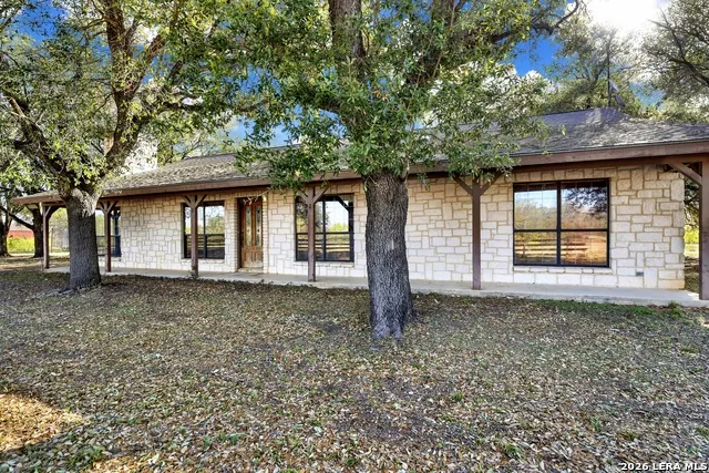 386 County Road 763 Devine, TX 78016