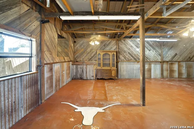 386 County Road 763 Devine, TX 78016