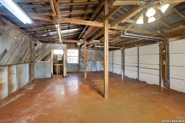 386 County Road 763 Devine, TX 78016