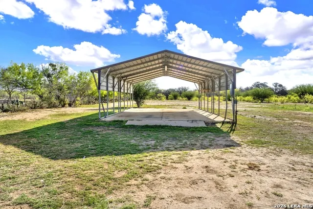 386 County Road 763 Devine, TX 78016