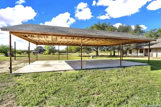 386 County Road 763 Devine, TX 78016