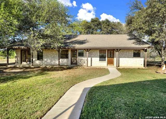 386 County Road 763 Devine, TX 78016