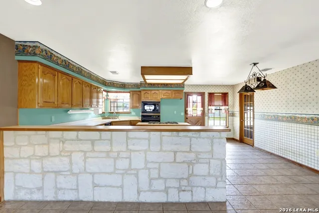 386 County Road 763 Devine, TX 78016
