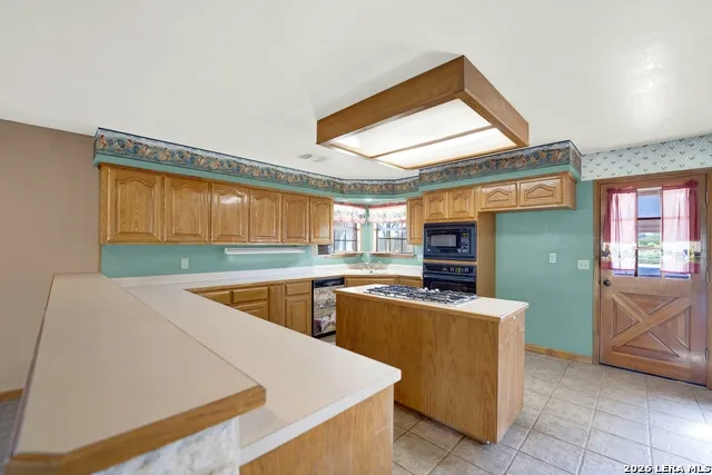 386 County Road 763 Devine, TX 78016