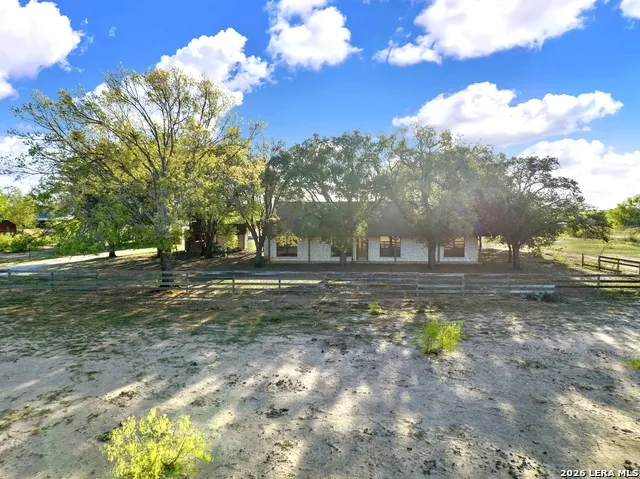 386 County Road 763 Devine, TX 78016