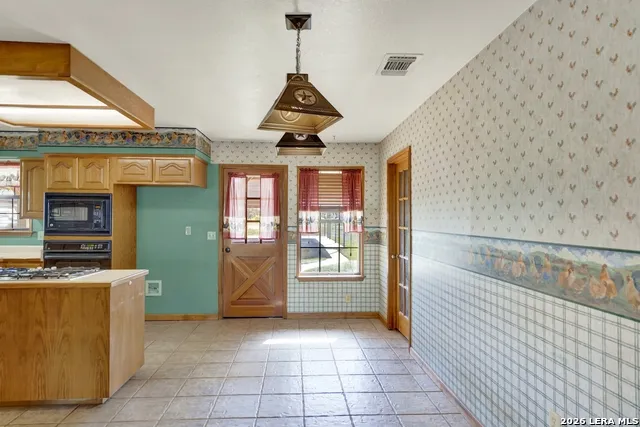 386 County Road 763 Devine, TX 78016