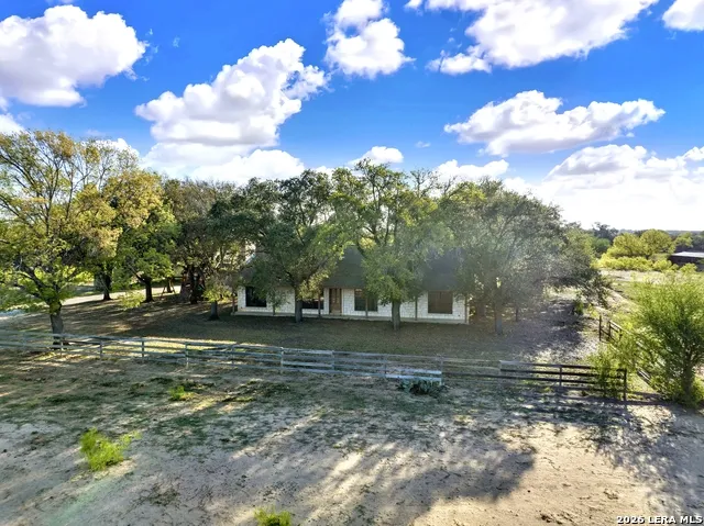386 County Road 763 Devine, TX 78016