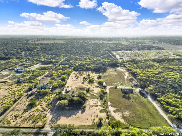 386 County Road 763 Devine, TX 78016