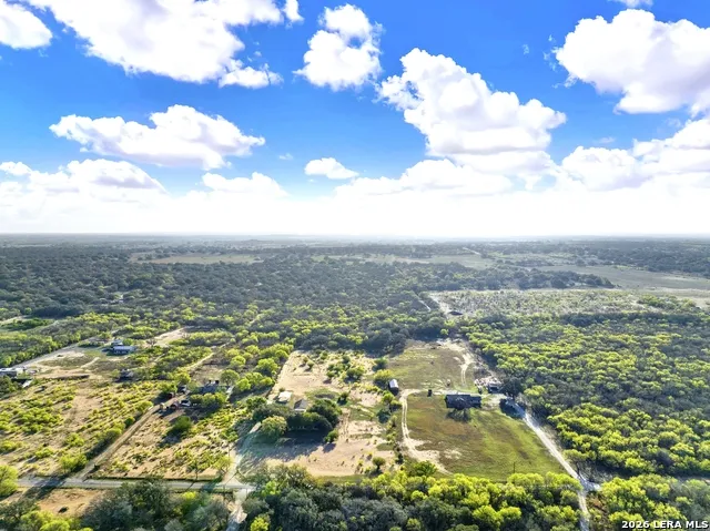 386 County Road 763 Devine, TX 78016