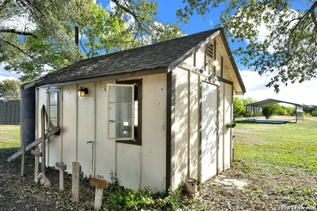 386 County Road 763 Devine, TX 78016