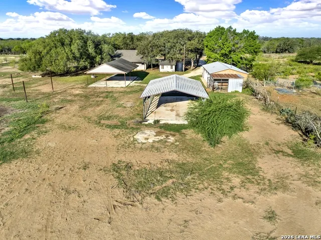 386 County Road 763 Devine, TX 78016