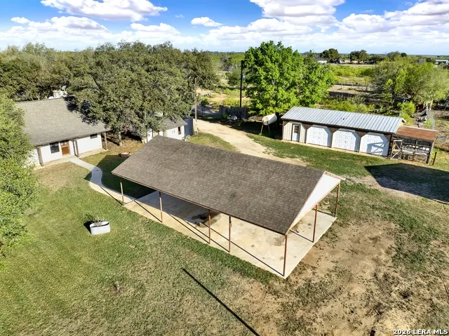 386 County Road 763 Devine, TX 78016