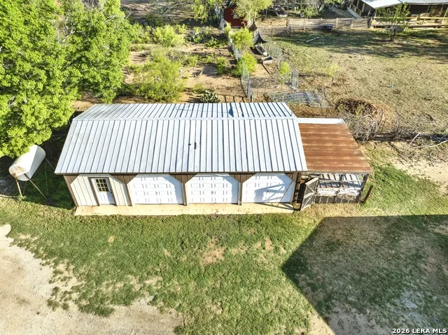 386 County Road 763 Devine, TX 78016