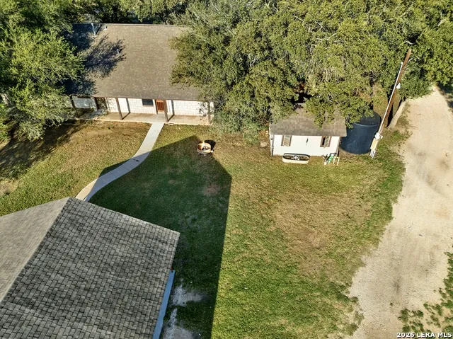 386 County Road 763 Devine, TX 78016