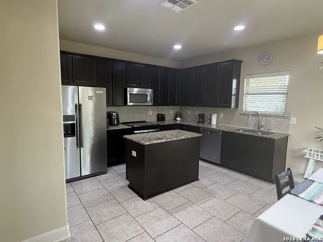 9043 INDIGO LK San Antonio, TX 78245