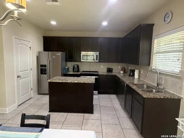 9043 INDIGO LK San Antonio, TX 78245