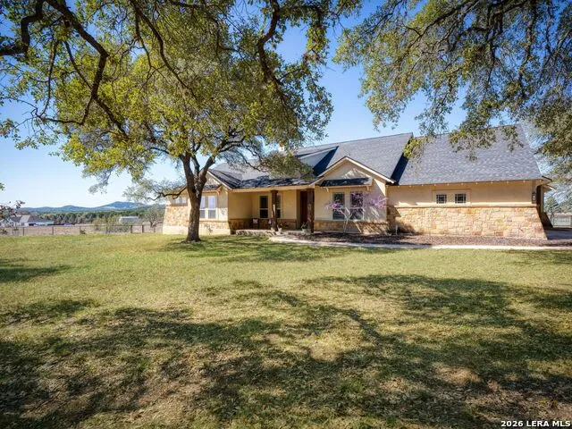 676 Highgate Dr Bandera, TX 78003
