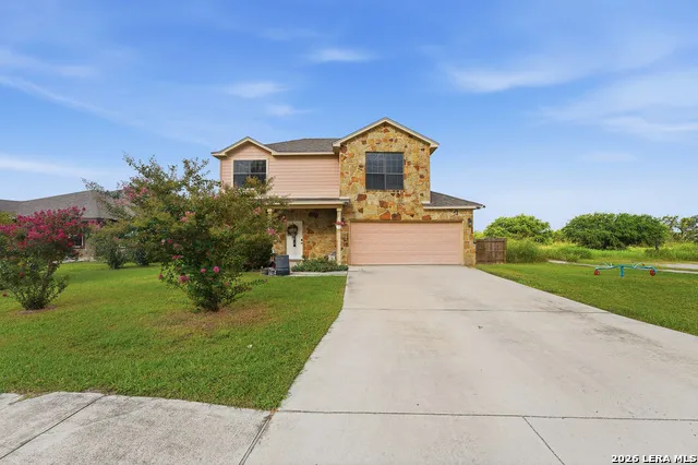 524 Indian Crossing Jourdanton, TX 78026