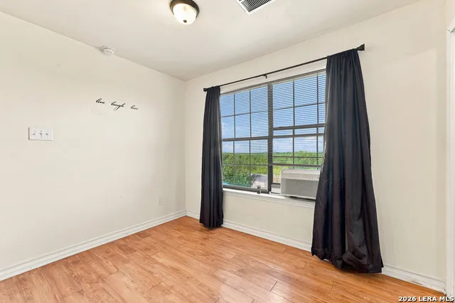 524 Indian Crossing Jourdanton, TX 78026