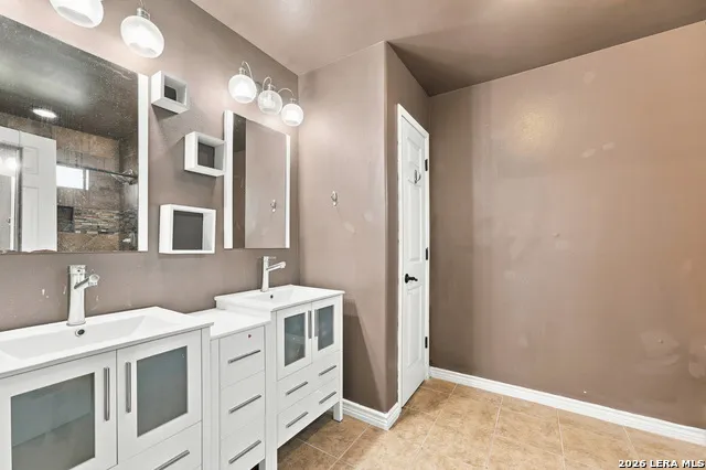 524 Indian Crossing Jourdanton, TX 78026