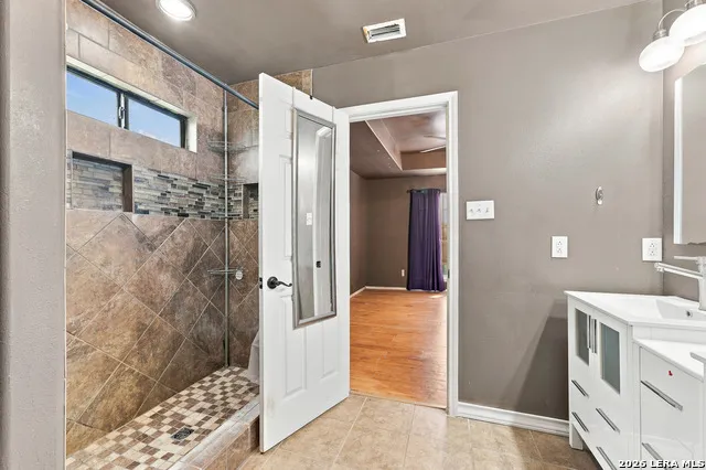 524 Indian Crossing Jourdanton, TX 78026