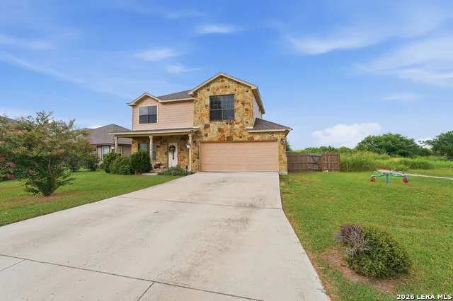 524 Indian Crossing Jourdanton, TX 78026