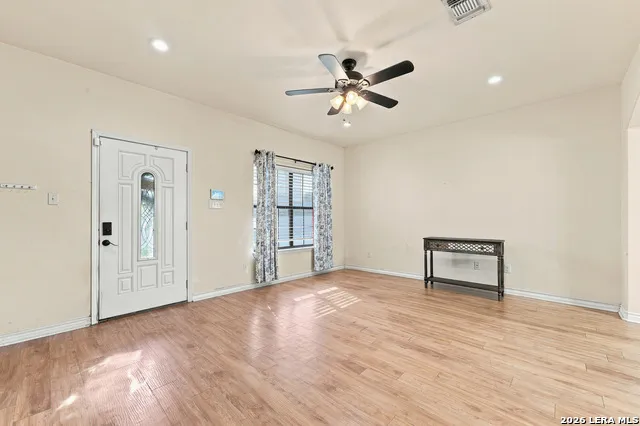 524 Indian Crossing Jourdanton, TX 78026