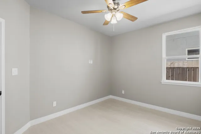 109 Sutton PL Uvalde, TX 78801