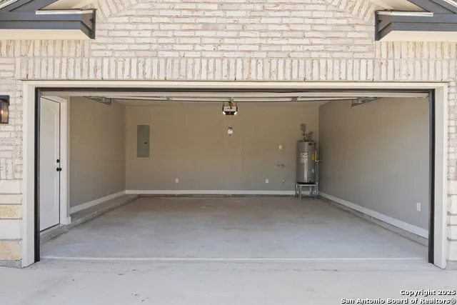 109 Sutton PL Uvalde, TX 78801