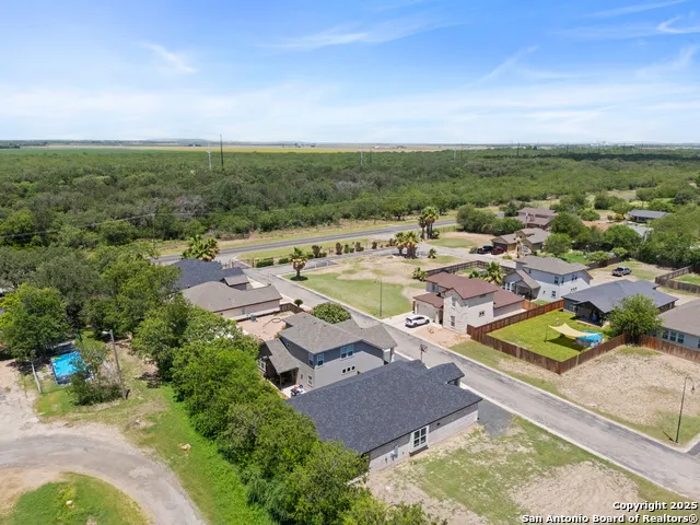 109 Sutton PL Uvalde, TX 78801