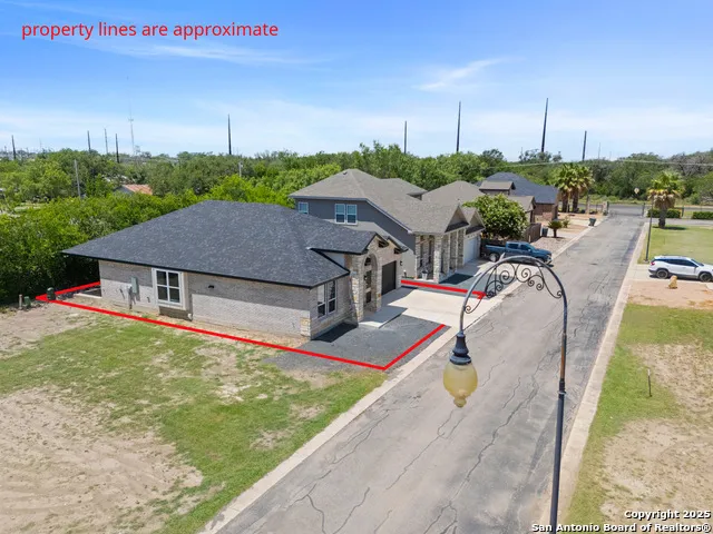 109 Sutton PL Uvalde, TX 78801