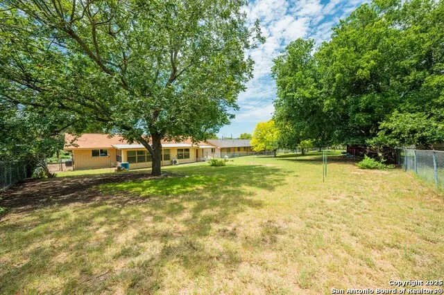 1122 Nancy Beth Dr. Kerrville, TX 78028