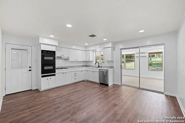 1122 Nancy Beth Dr. Kerrville, TX 78028