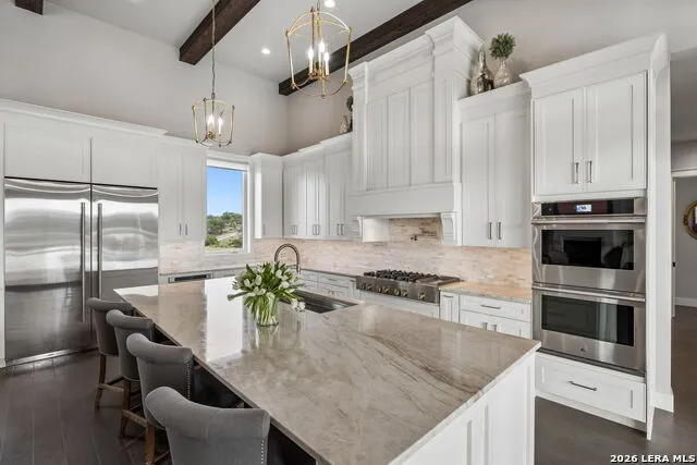 1051 Cattlemans Crossing Dr Kerrville, TX 78028