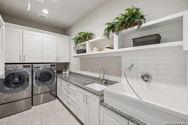 1051 Cattlemans Crossing Dr Kerrville, TX 78028