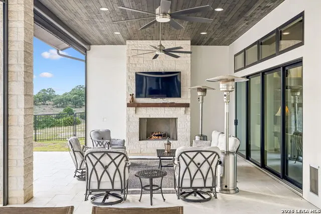 1051 Cattlemans Crossing Dr Kerrville, TX 78028