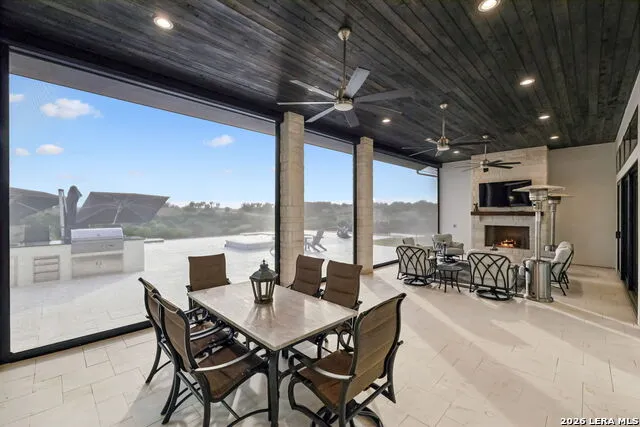 1051 Cattlemans Crossing Dr Kerrville, TX 78028