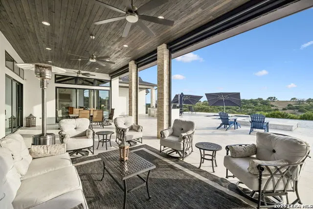 1051 Cattlemans Crossing Dr Kerrville, TX 78028