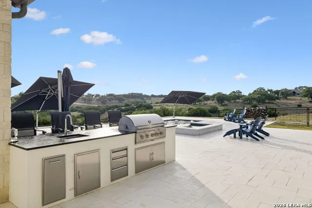 1051 Cattlemans Crossing Dr Kerrville, TX 78028
