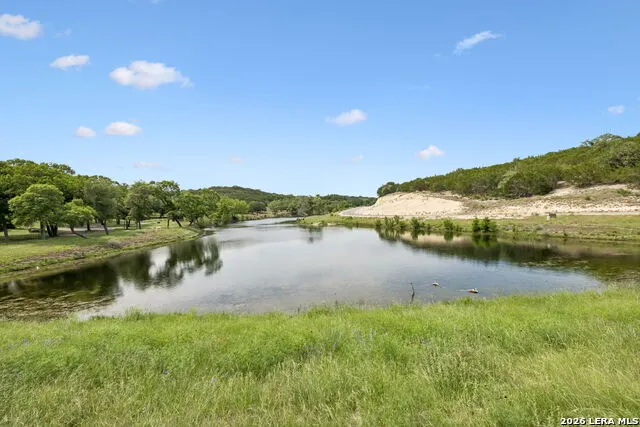 1051 Cattlemans Crossing Dr Kerrville, TX 78028