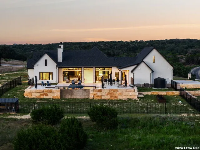 1051 Cattlemans Crossing Dr Kerrville, TX 78028